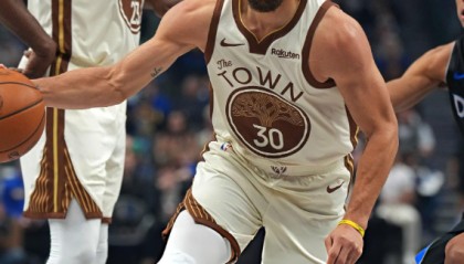 九五至尊VI-落选秀准三双对飙库里38分，状元21+11克莱哑火，独行侠复仇勇士