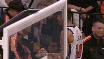 九五至尊VI-生涯之夜！奎因12中10轰30分成客场消声器，一人得分超辽宁三外援